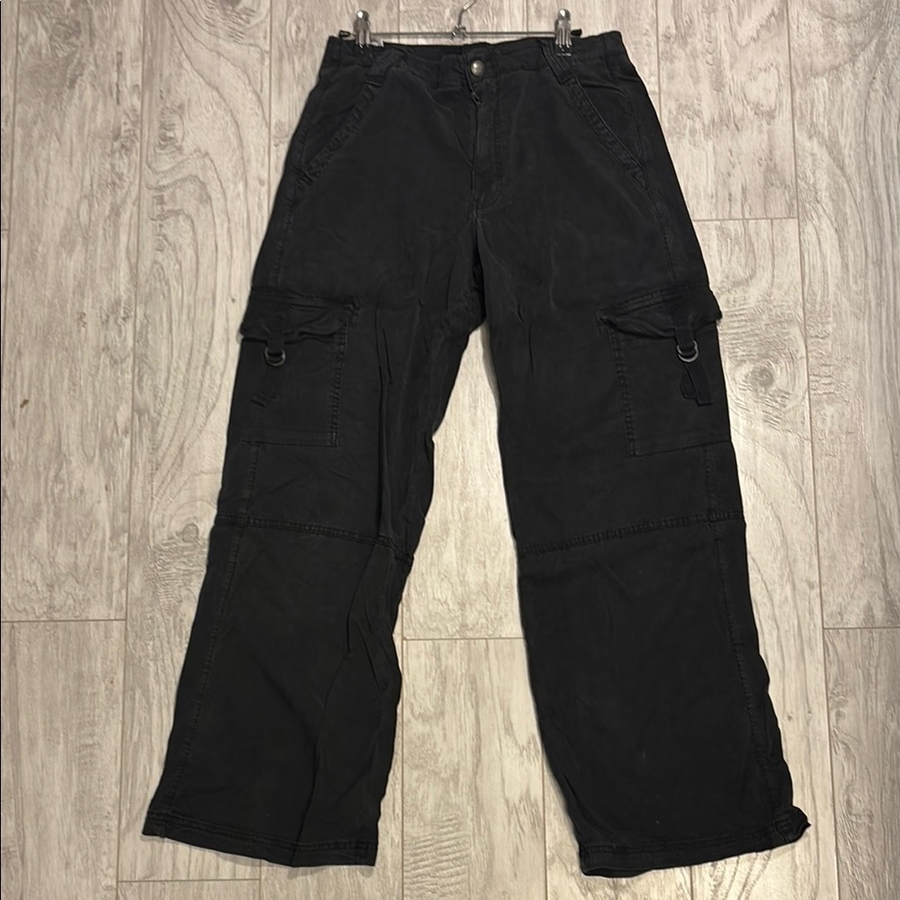 American Eagle Outfitters Black Cargo Pants Relaxed Fit​​